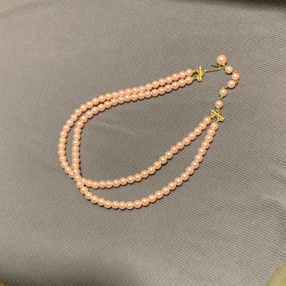 Vintage Elegant Pearl Necklace with Gold Accents